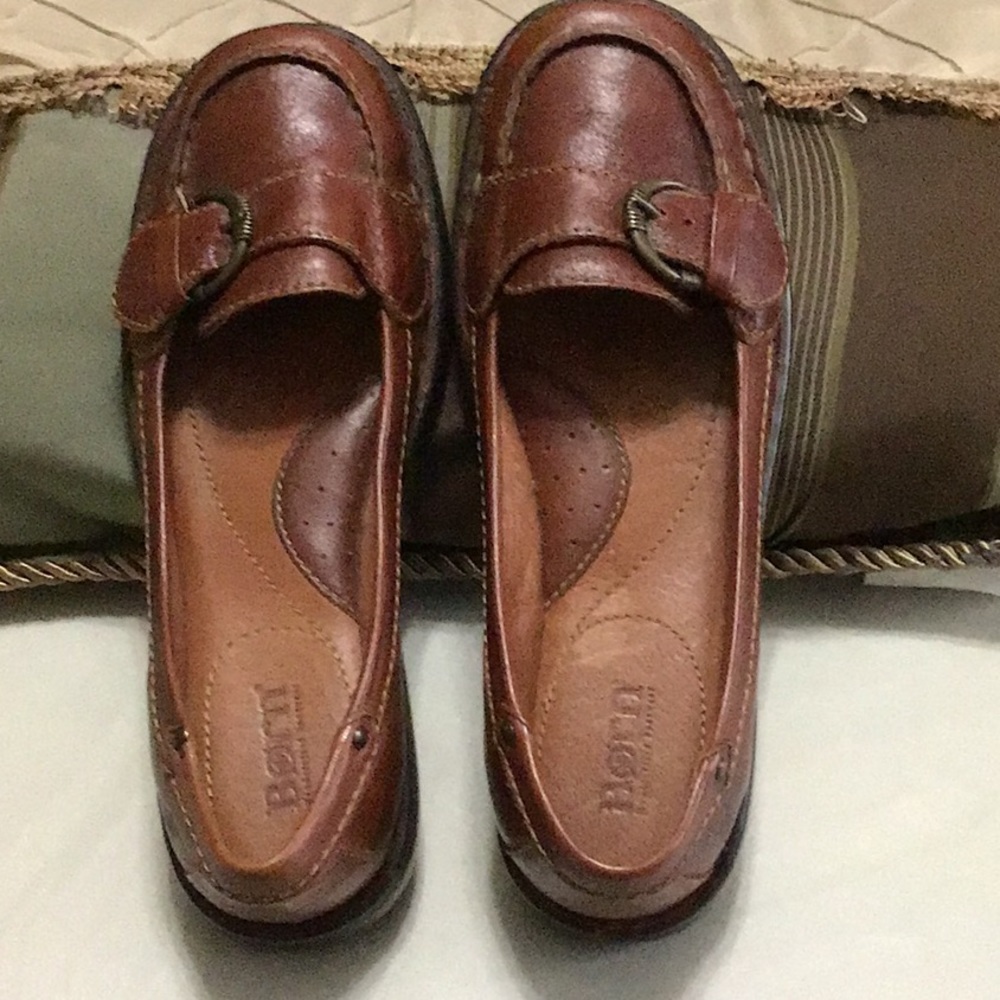 EUC. BORN Buckle Leather Loafer Shoes Slip On Low Heel